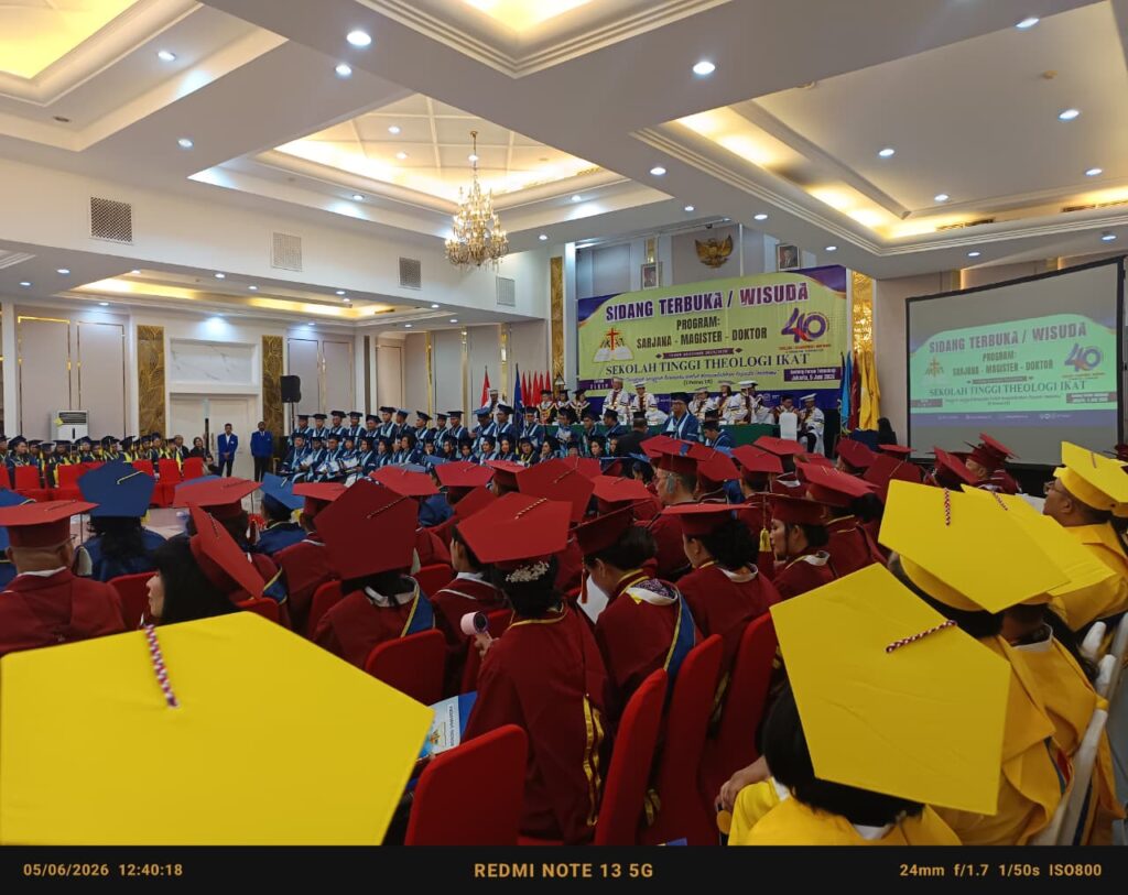STT IKAT Gelar Wisuda Tahun Akademisi 2025/2026 Sukses Melahirkan Para Sarjana gambar kabar harian35(2)